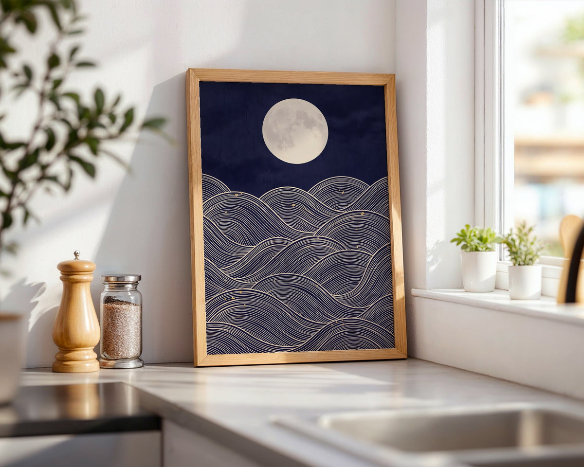 Moonlit Sea Poster – i rum 1
