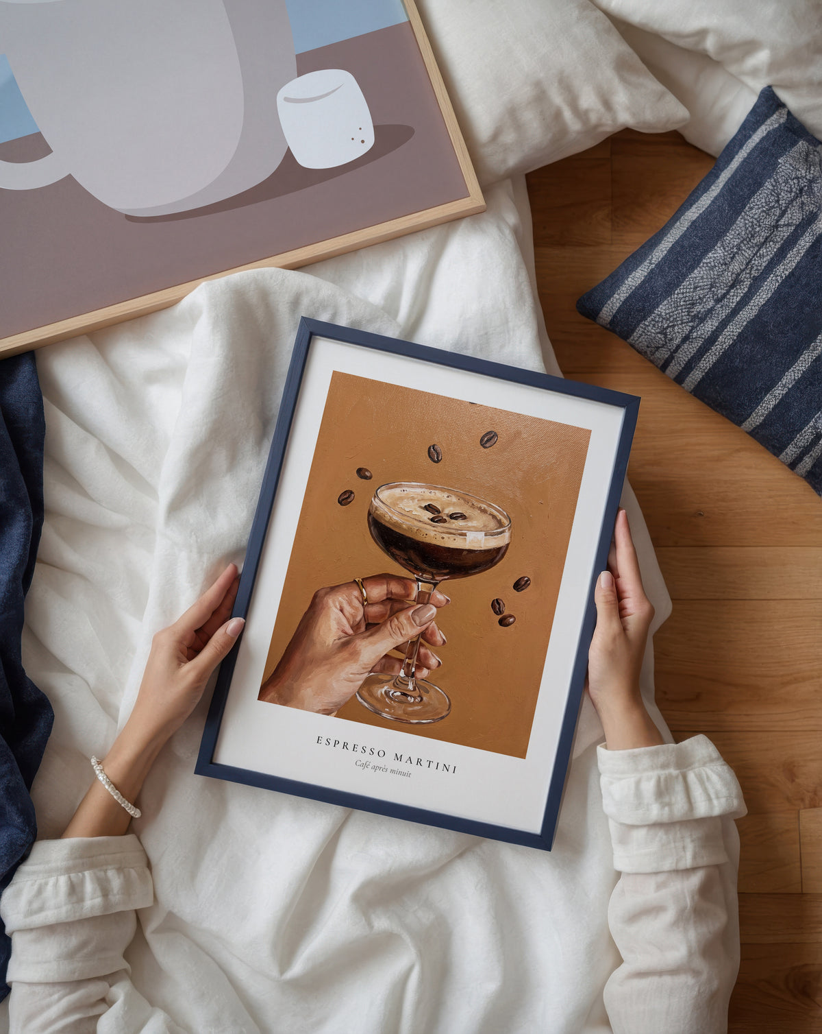 Espresso Martini Coupe Poster – två posters i rum 1