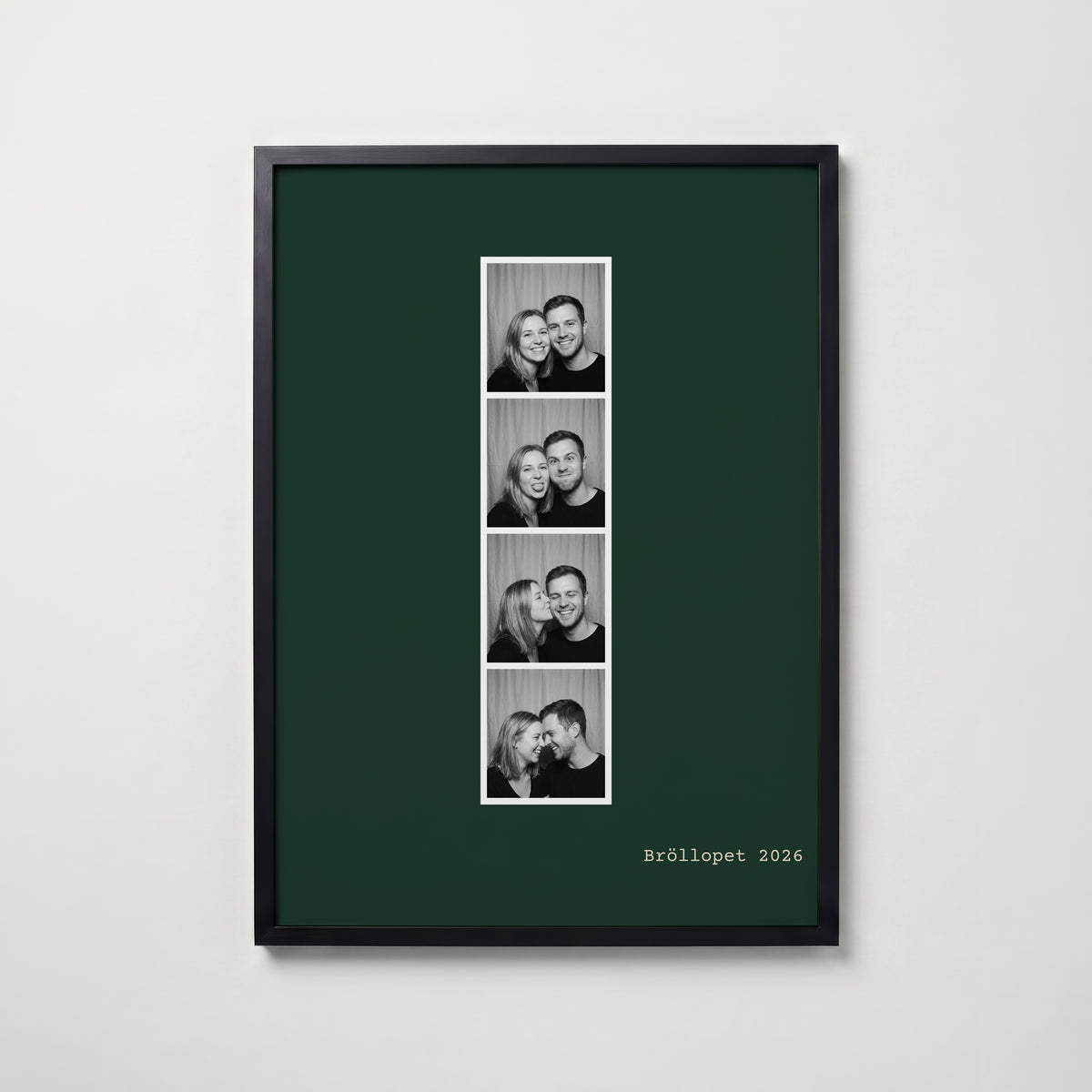 Fotoremsa-poster på skogsgrön bakgrund i svart ram